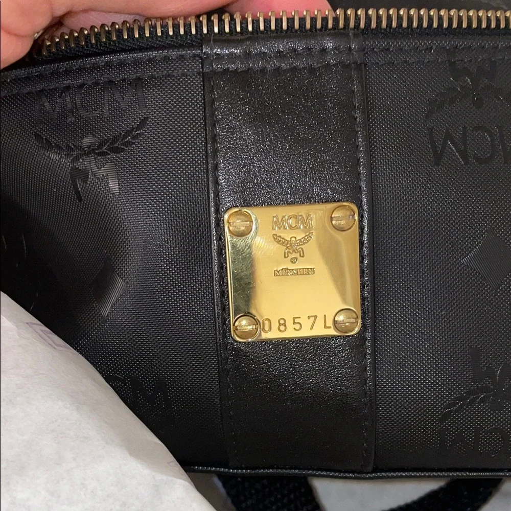 MCM Leather belt bag
black with box and ribbons - Picture 4 of 11